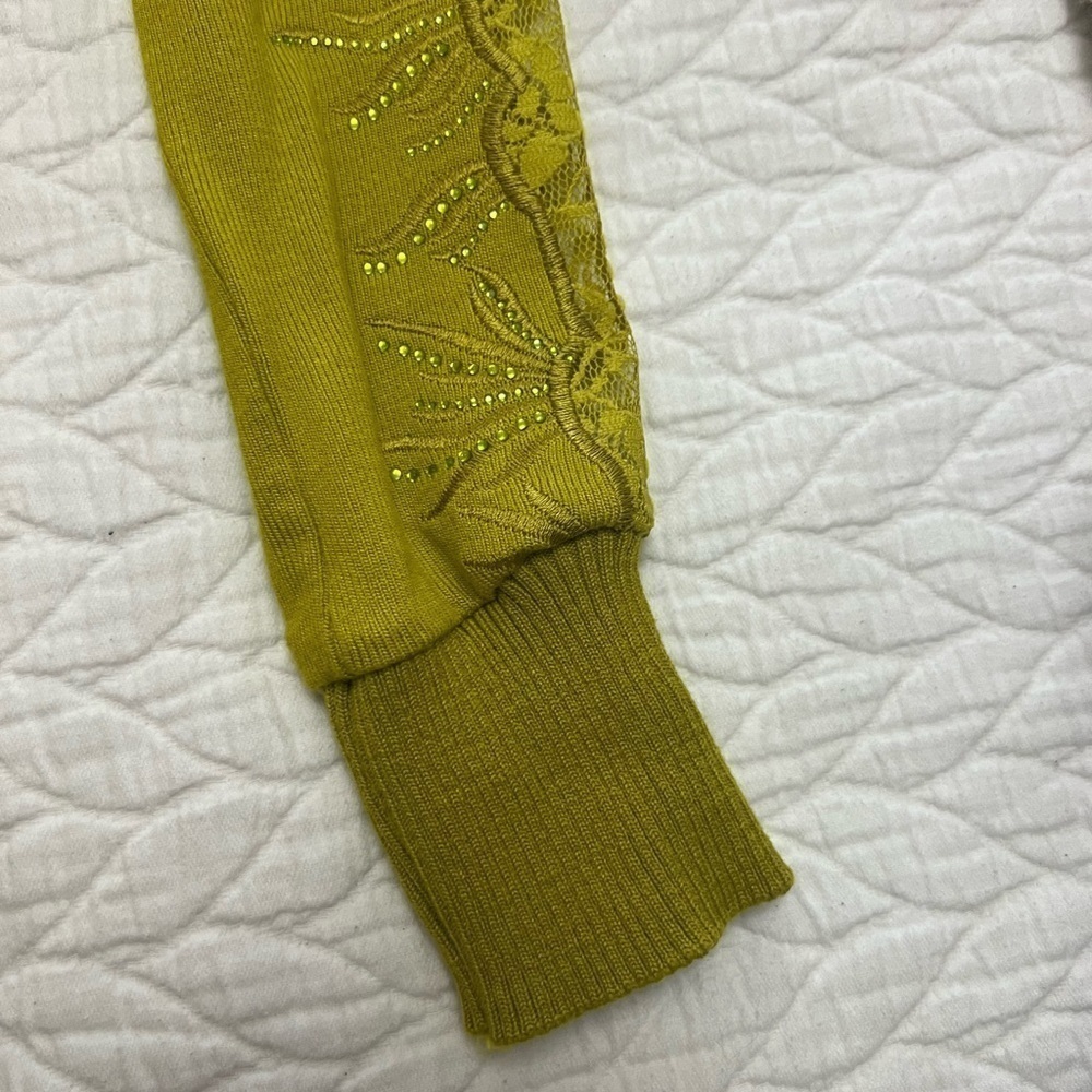 Mustard green Long sleeve top with lace detailing - Picture 11 of 12
